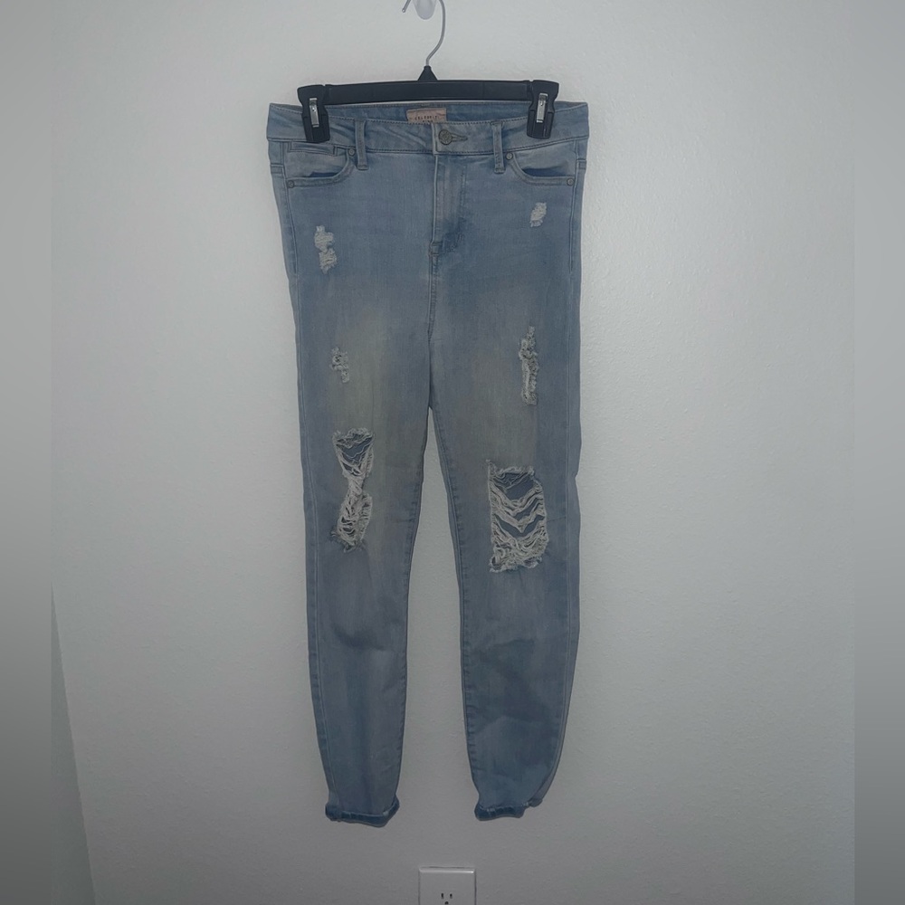 Celebrity Pink Lightwash Skinny Distressed Jeans Size 5, Waist 27”